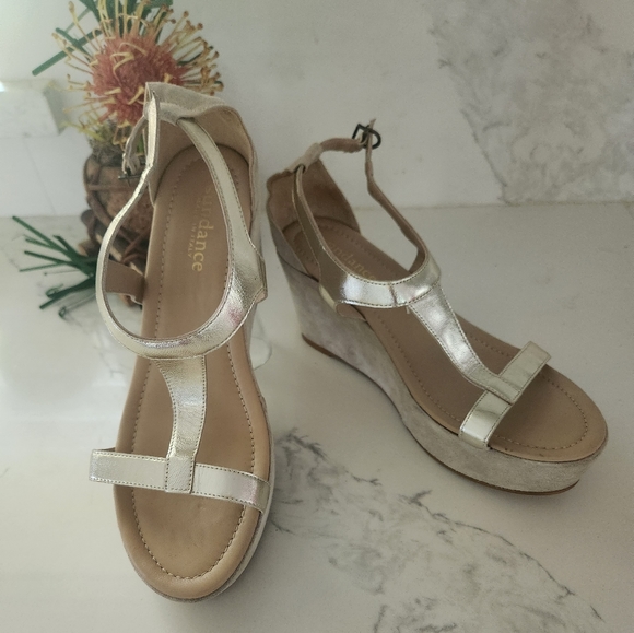 Sundance Shoes Sundance Catalog Gold Wedge Suede Platform Euc